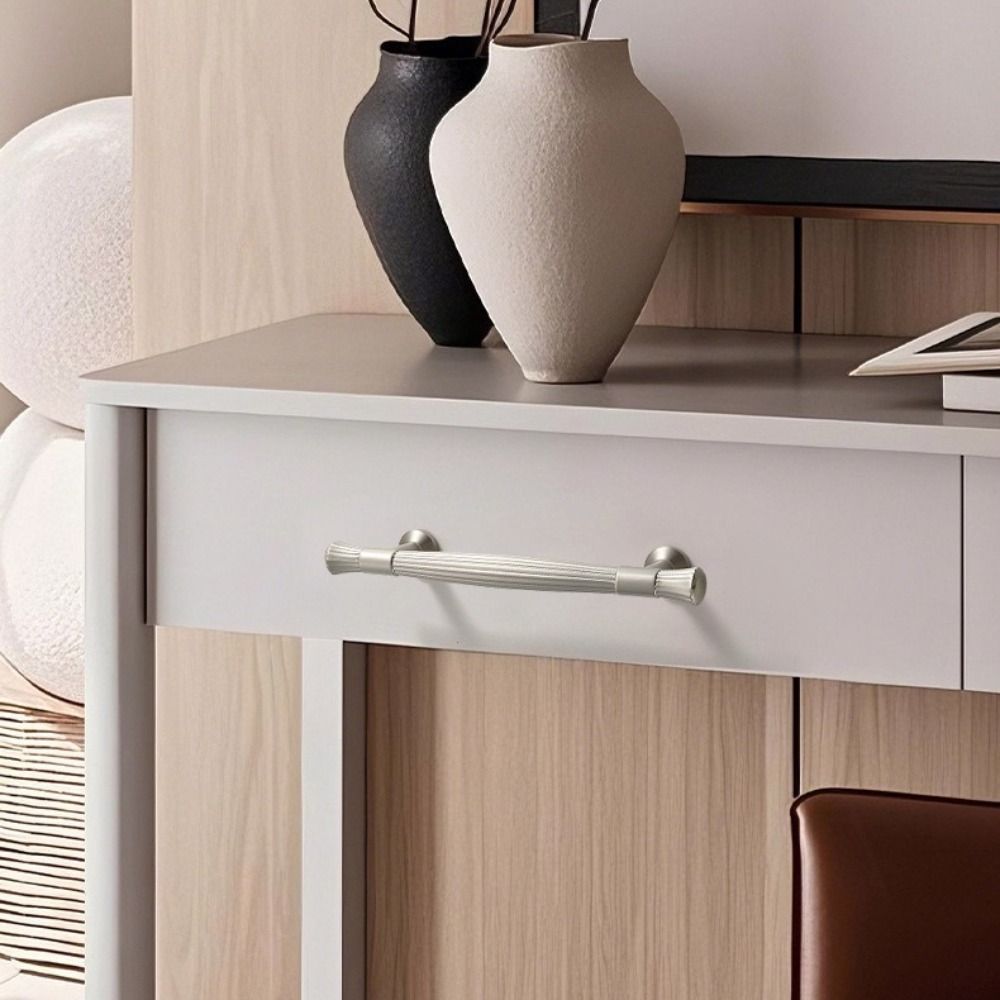 Uchwyty do szafek z materiału  – Furniture Hardware Material recenzja i cena